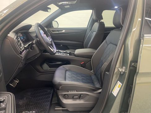 New 2026 Volkswagen Atlas Cross Sport SEL Premium R-Line AWD/4WD image 15