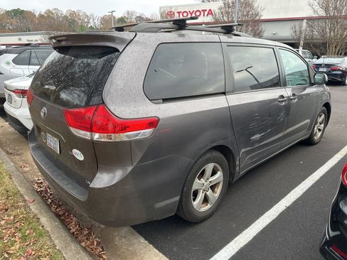 Used 2013 Toyota Sienna LE FWD image 5