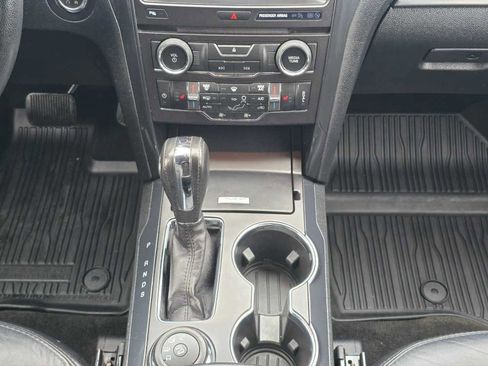 Used 2018 Ford Explorer XLT w/ Equipment Group 202A AWD/4WD image 13