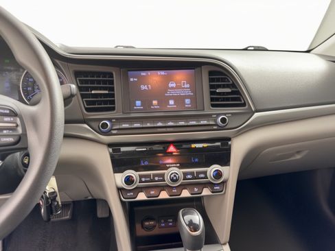Used 2020 Hyundai Elantra SEL FWD image 22