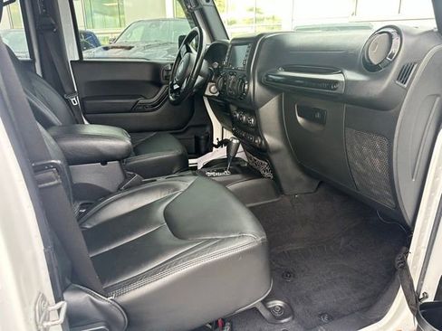 Used 2016 Jeep Wrangler Unlimited Sahara AWD/4WD image 10