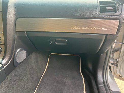 Used 2004 Ford Thunderbird image 26