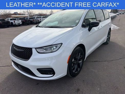 Used 2025 Chrysler Pacifica Limited FWD image 5