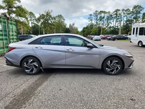 New 2025 Hyundai Elantra SEL image 2