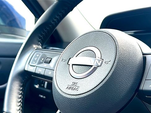 Used 2025 Nissan Pathfinder SV FWD image 29