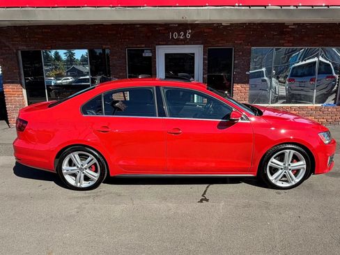Used 2015 Volkswagen Jetta GLI SE FWD image 2