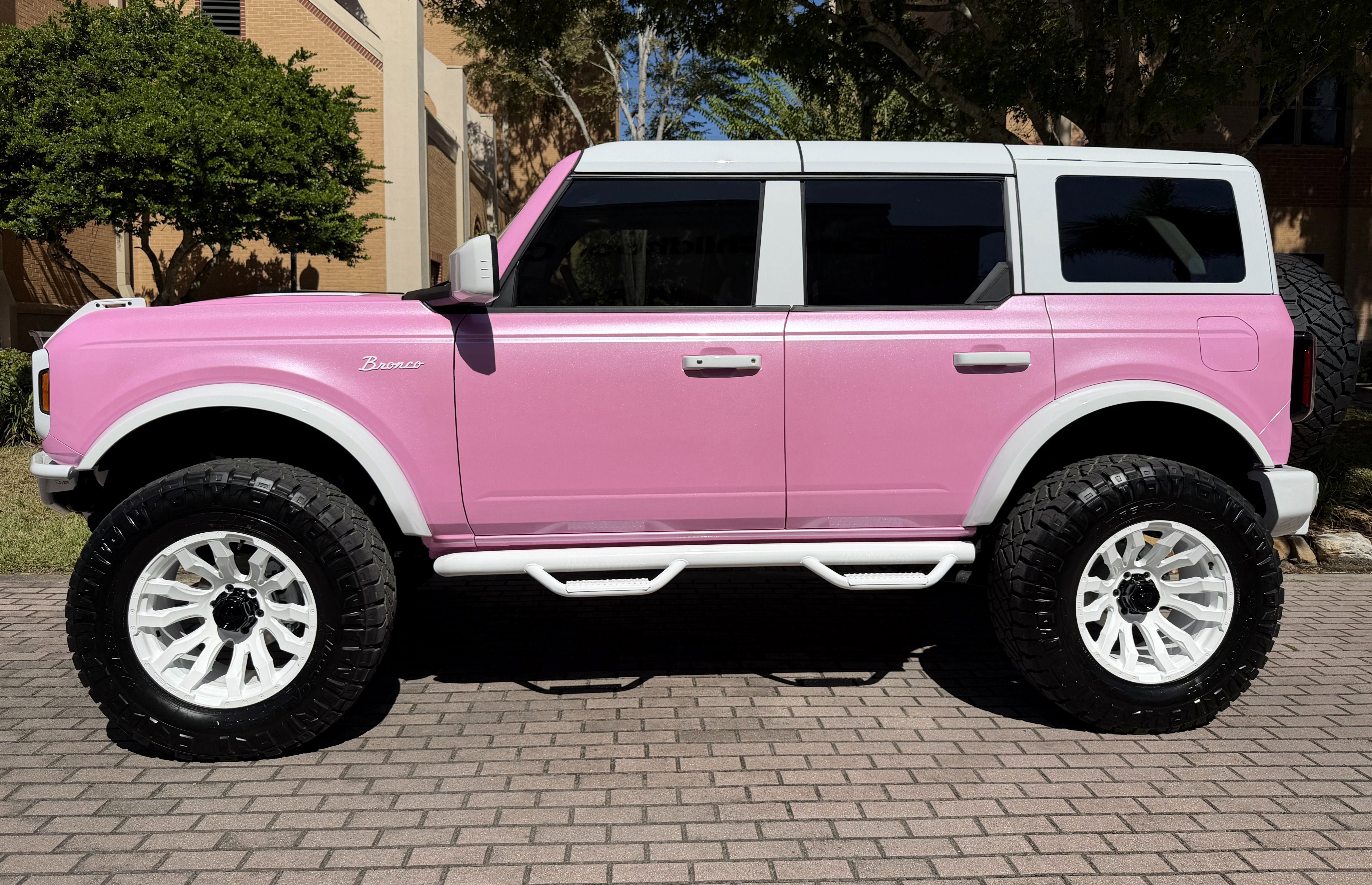Used 2025 Ford Bronco Outer Banks AWD/4WD image 3