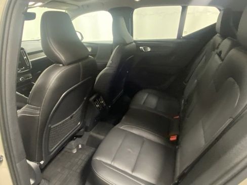 Certified 2025 Volvo XC40 B5 Ultra image 13