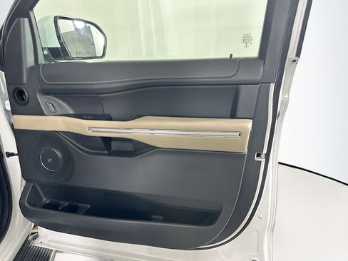 Used 2022 Ford Expedition Limited RWD image 35