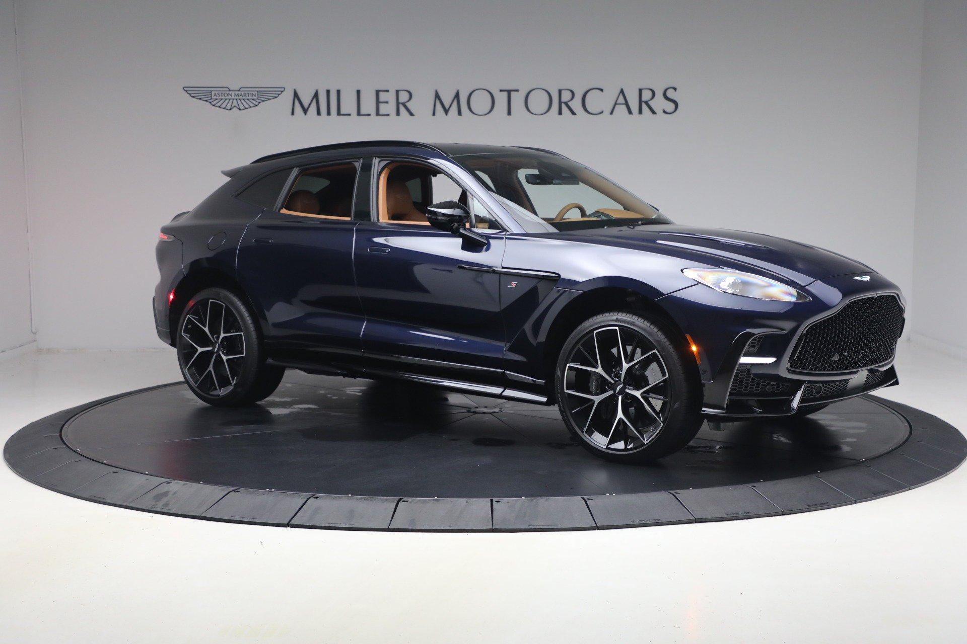 Used 2026 Aston Martin DBX S AWD/4WD image 9