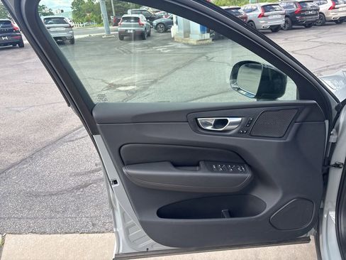 Certified 2024 Volvo XC60 B5 Plus AWD/4WD image 15