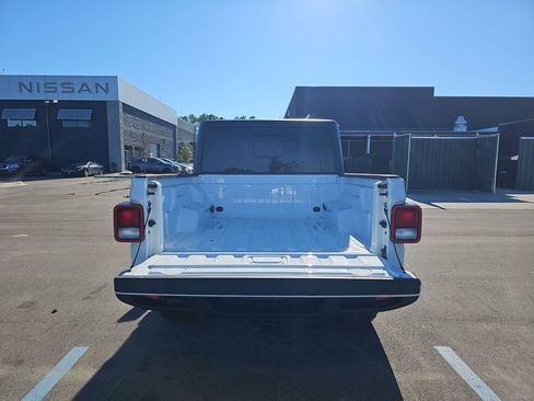 Used 2023 Jeep Gladiator Willys image 16