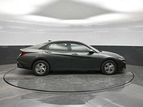 New 2026 Hyundai Elantra SE FWD image 9