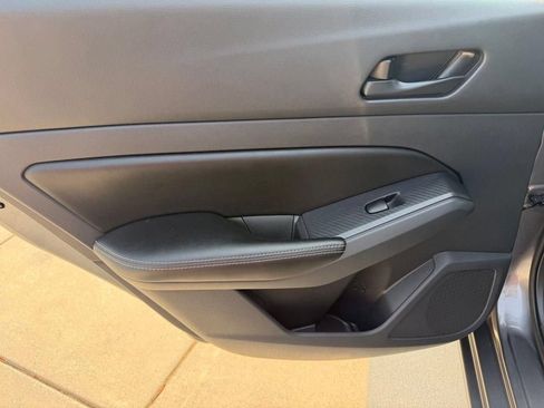 Used 2025 Nissan Altima 2.5 SV FWD image 12