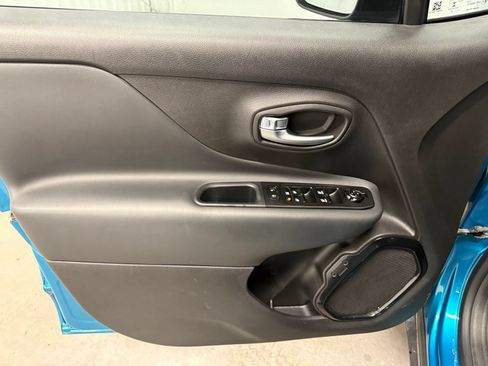 Used 2022 Jeep Renegade Altitude AWD/4WD image 20