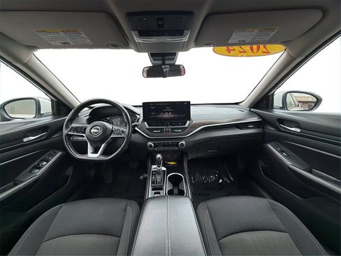 Used 2024 Nissan Altima 2.5 SV w/ SV Premium Package image 22