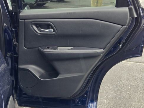 Used 2024 Nissan Rogue SV image 9