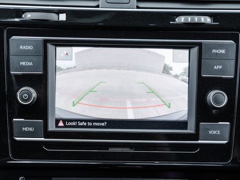 Used 2021 Volkswagen Golf S image 70