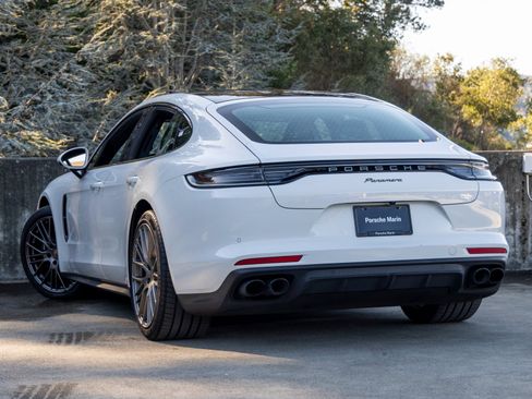 Certified 2023 Porsche Panamera Platinum Edition image 3