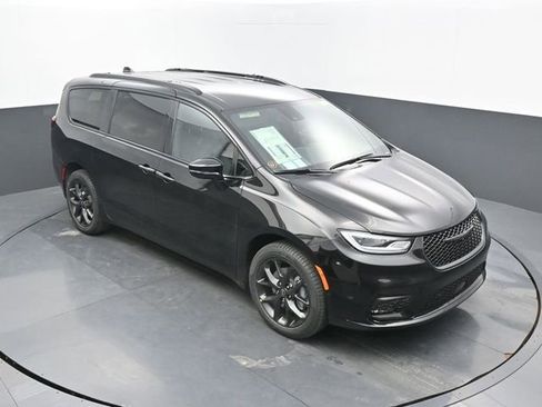 New 2026 Chrysler Pacifica Select w/ S Appearance Package image 50
