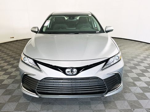 Used 2024 Toyota Camry XLE FWD image 8