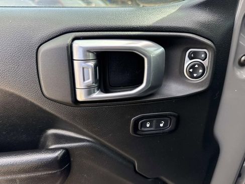 Used 2021 Jeep Gladiator Sport image 21
