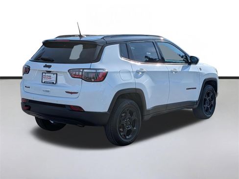 Used 2023 Jeep Compass Trailhawk AWD/4WD image 4