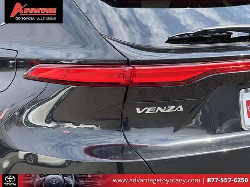 Certified 2023 Toyota Venza XLE AWD/4WD image 12
