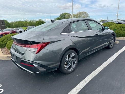 Used 2025 Hyundai Elantra Limited w/ Cargo Package FWD image 3