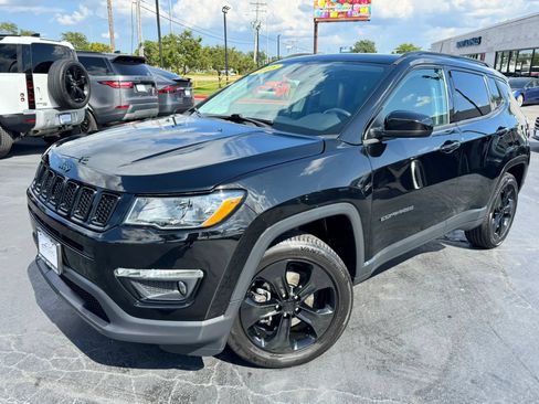Used 2018 Jeep Compass Latitude w/ Popular Equipment Group AWD/4WD image 1