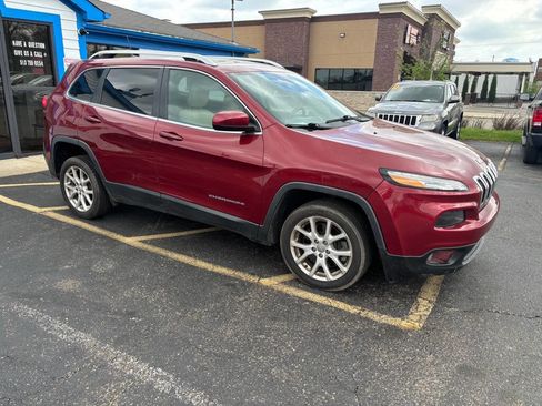 Used 2016 Jeep Cherokee Latitude w/ Comfort/Convenience Group FWD image 3