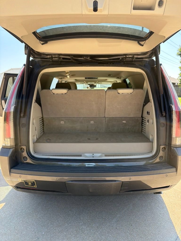 Used 2020 Cadillac Escalade Luxury AWD/4WD image 32