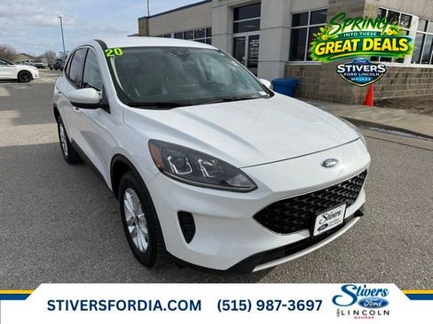 Used 2020 Ford Escape SE image 1
