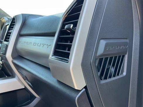 Used 2019 Ford F350 Lariat w/ Lariat Value Package AWD/4WD image 32