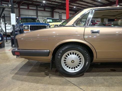 Used 1988 Jaguar XJ Vanden Plas RWD image 9