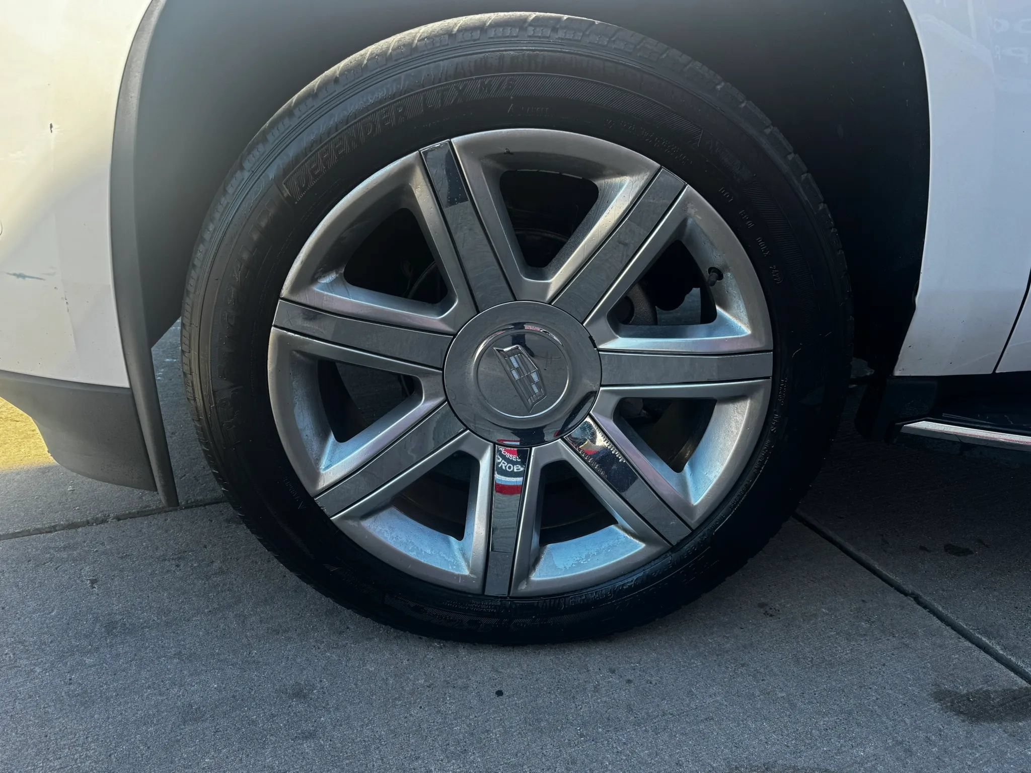 Used 2017 Cadillac Escalade ESV Luxury AWD/4WD image 26