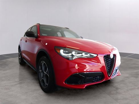 New 2025 Alfa Romeo Stelvio Sprint image 3