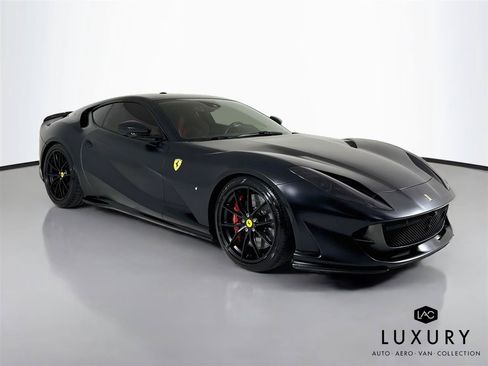 Used 2020 Ferrari 812 Superfast RWD image 3