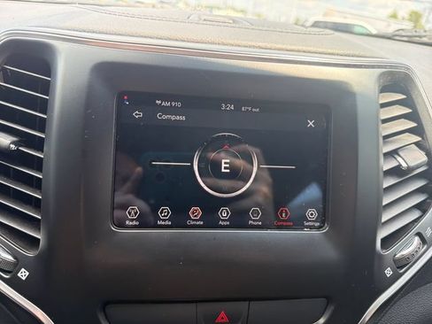Used 2020 Jeep Cherokee Latitude AWD/4WD image 18