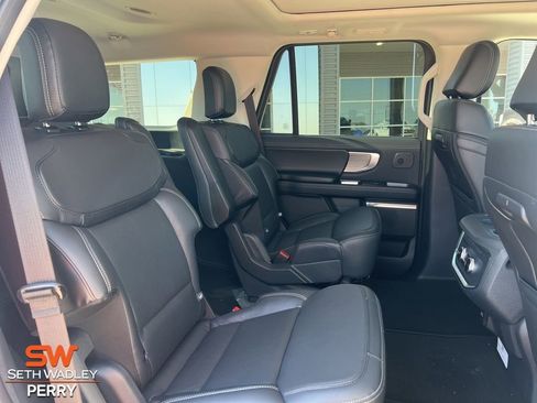 New 2025 Ford Expedition Platinum w/ Driver's Package image 13