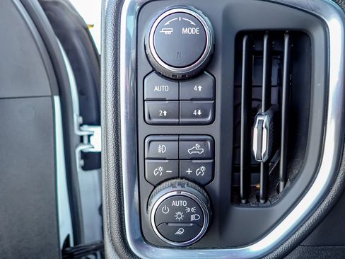 Used 2021 Chevrolet Silverado 2500 LTZ w/ LTZ Premium Package image 16