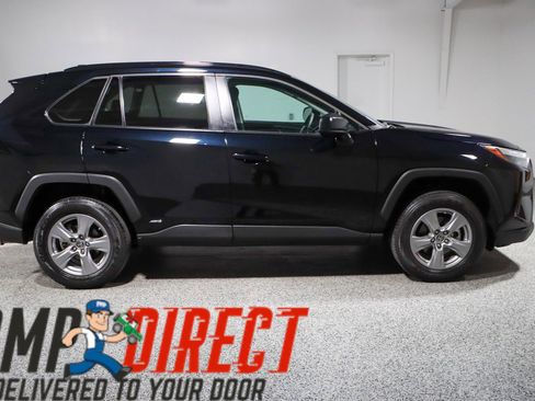 Used 2023 Toyota RAV4 LE AWD/4WD image 6