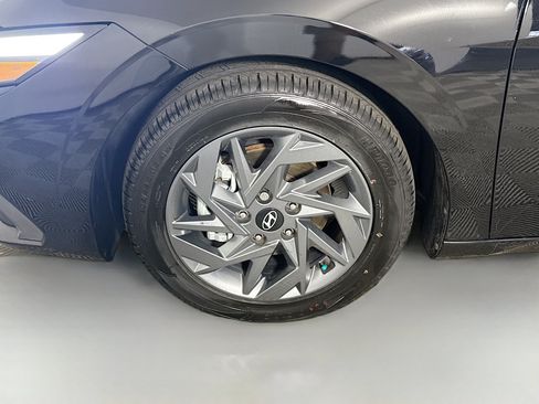 Used 2024 Hyundai Elantra SEL FWD image 38