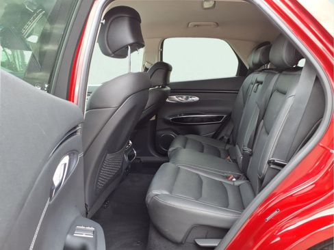 Used 2025 Genesis GV70 2.5T AWD/4WD image 11