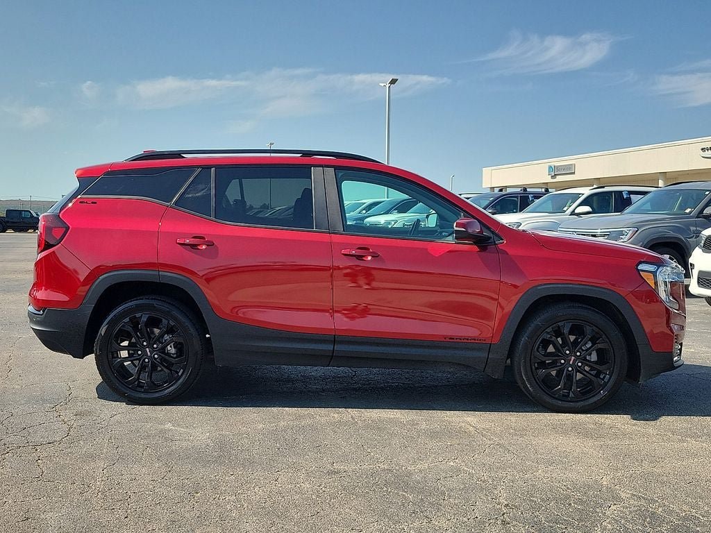 Used 2022 GMC Terrain SLE w/ Driver Convenience Package FWD image 6