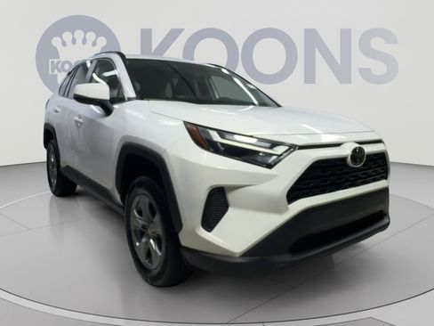 Used 2025 Toyota RAV4 XLE AWD/4WD image 2