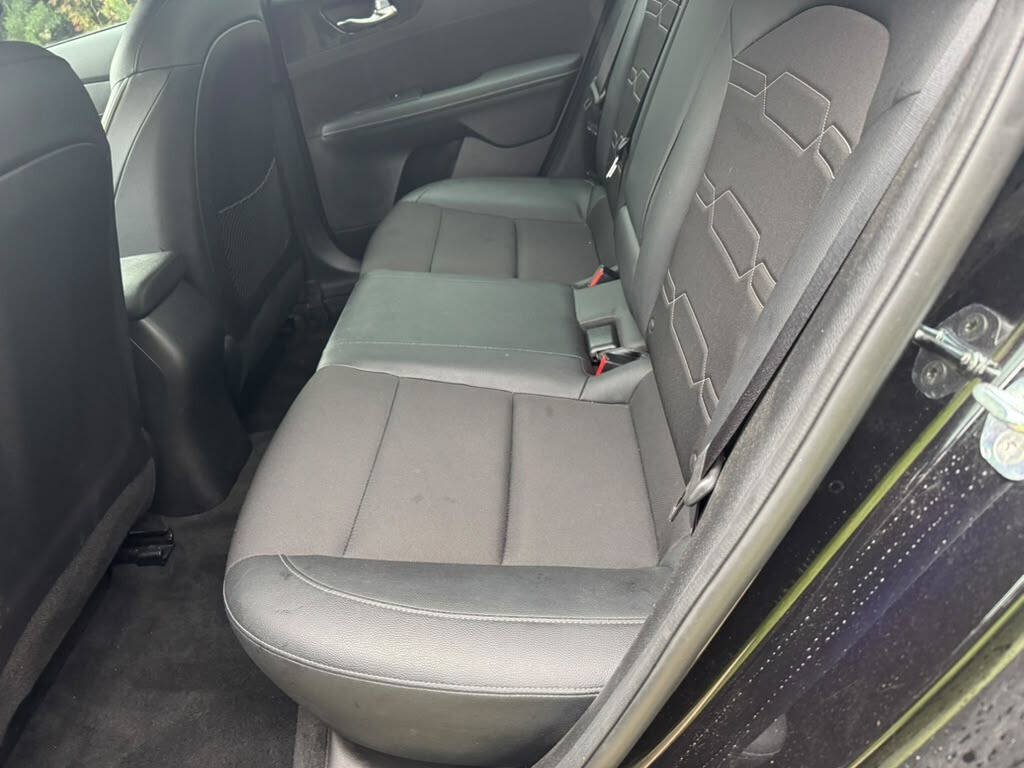 Used 2022 Kia Forte GT-Line w/ GT-Line Technology Package FWD image 9