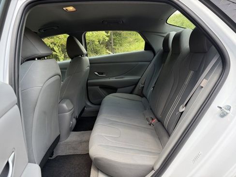 Used 2024 Hyundai Elantra SEL image 25