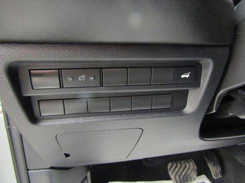 Used 2023 Mitsubishi Outlander SE image 13