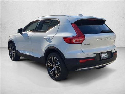 Used 2022 Volvo XC40 T4 Inscription w/ Advanced Package image 8
